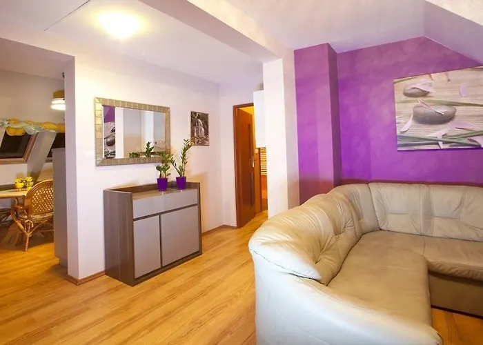 Nad Lomniczka מלון